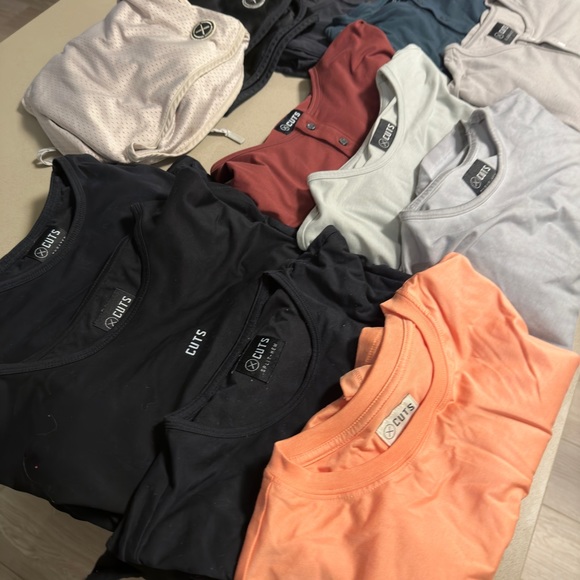 Cuts Clothing Bundle - Picture 5 of 6